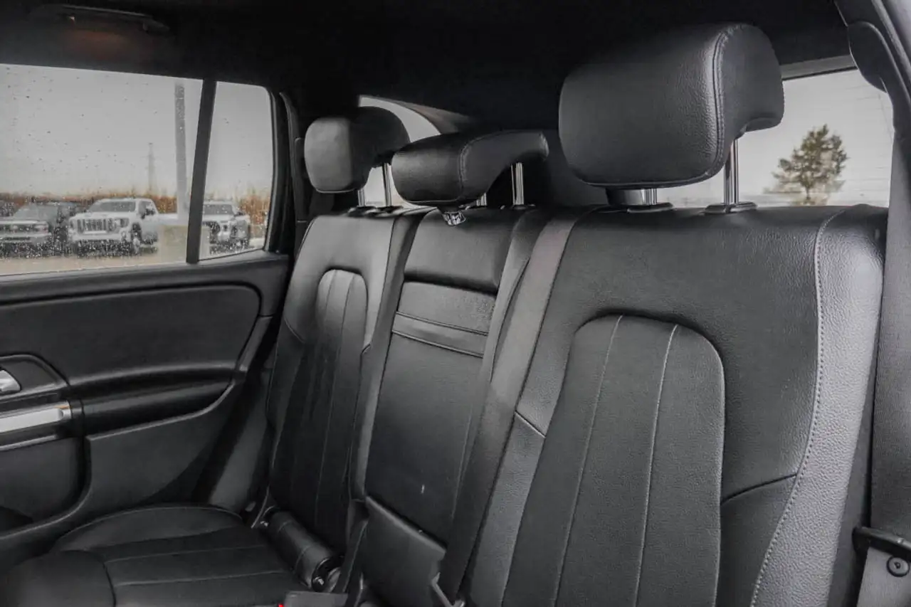Mercedes-Benz GLB снимка Mercedes-Benz GLB
