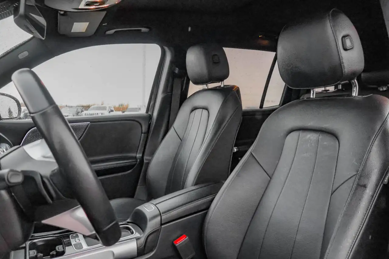 Mercedes-Benz GLB снимка Mercedes-Benz GLB
