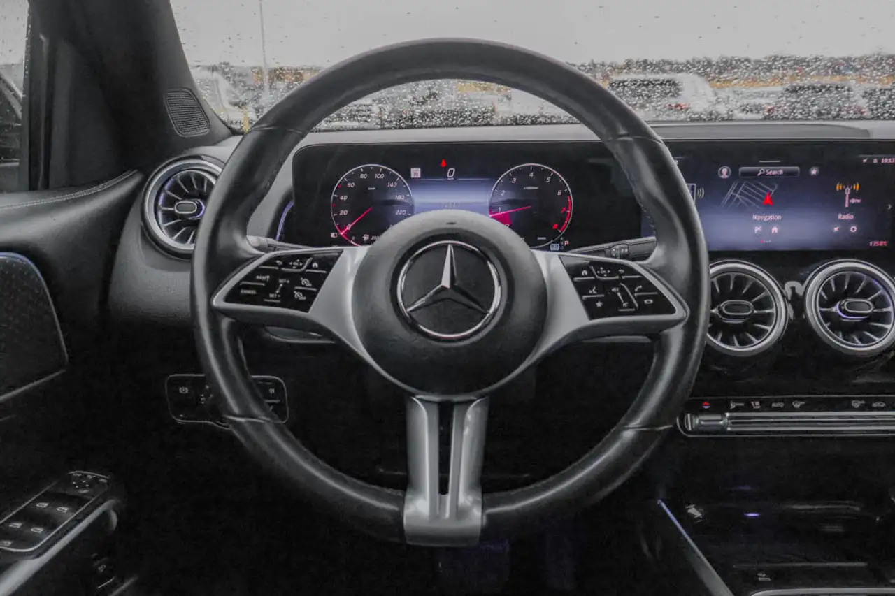 Mercedes-Benz GLB снимка Mercedes-Benz GLB