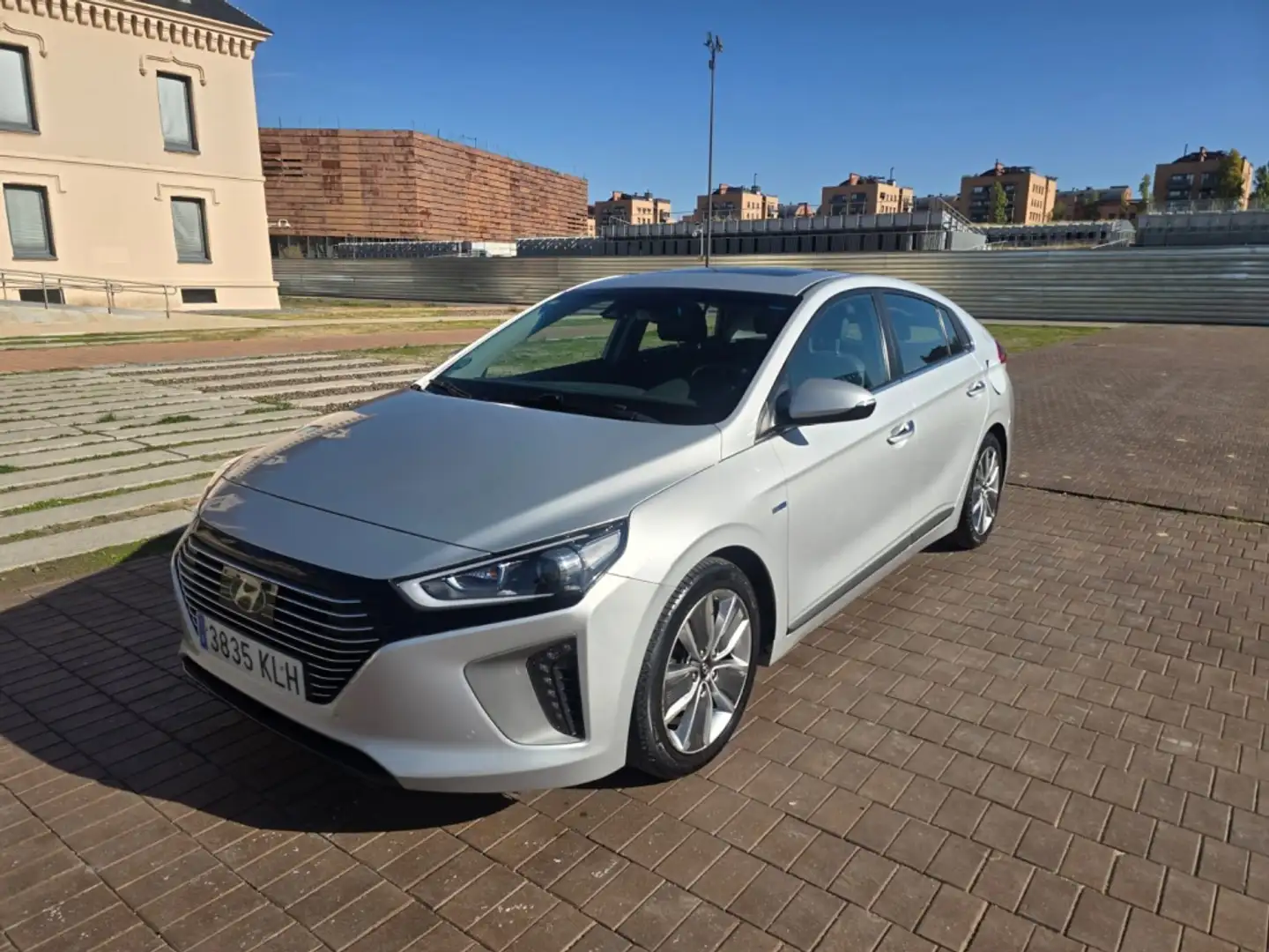 Hyundai IONIQ HEV 1.6 GDI Tecno Gris - 1