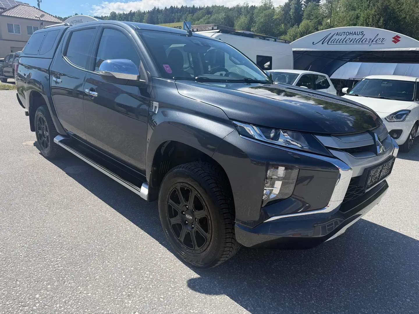 Mitsubishi L200 L 200 2,2 DI-D 4WD Doppelkabine Intense Autom. Grau - 1
