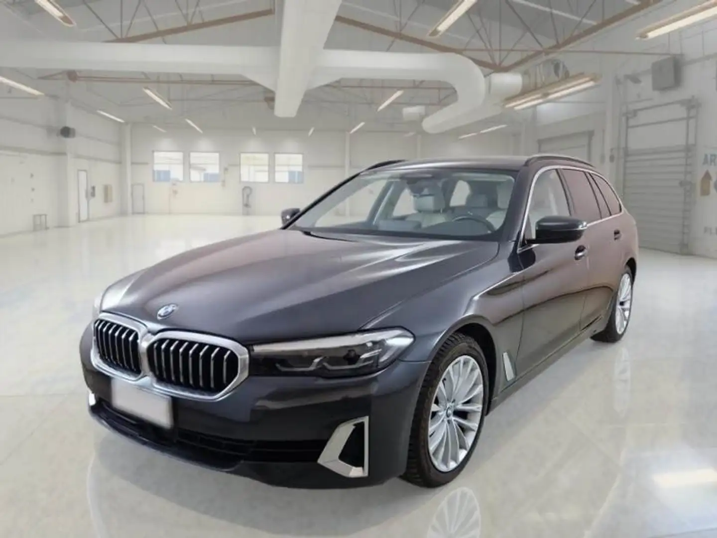 BMW 520 520D XDRIVE LUXURY AUTO MH48V TOURING Zwart - 1