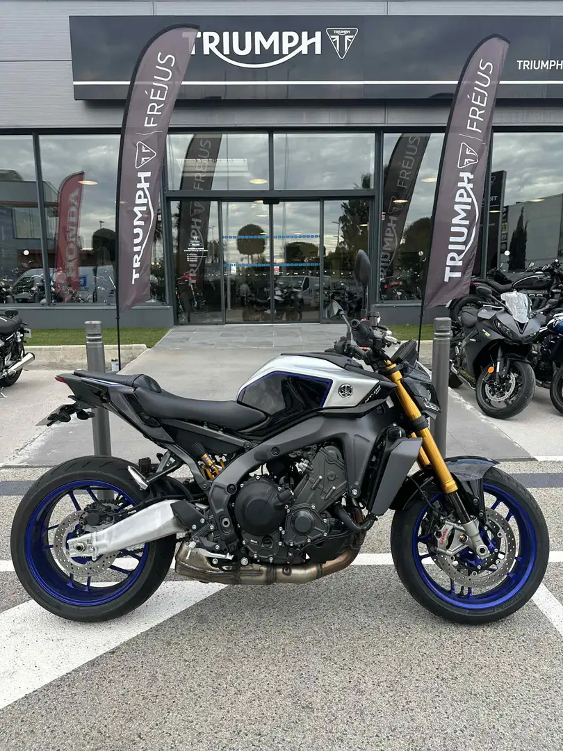 Yamaha MT-09 - 1