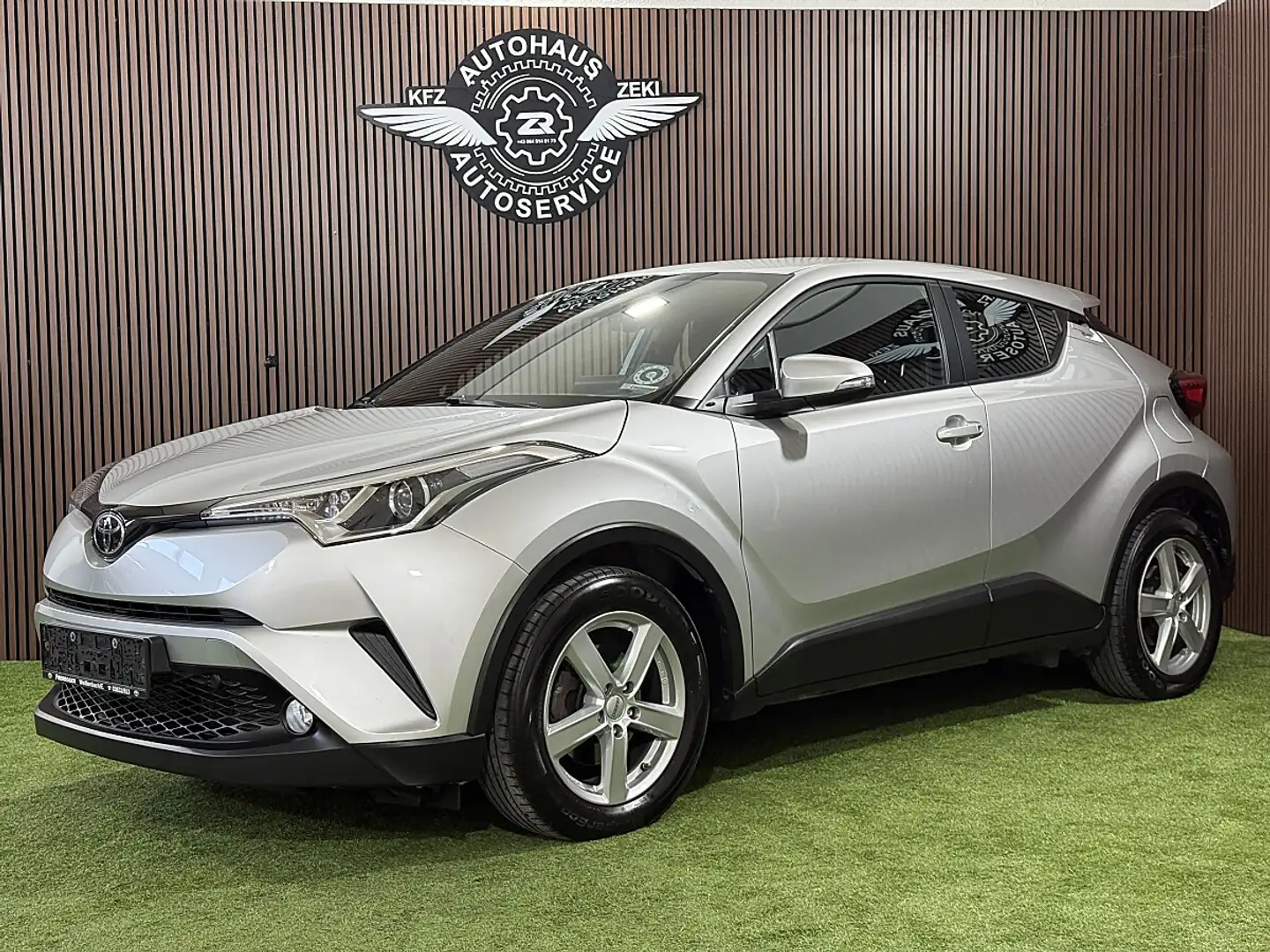 Toyota C-HR 1,2T C-ENTER 4WD CVT Silber - 1