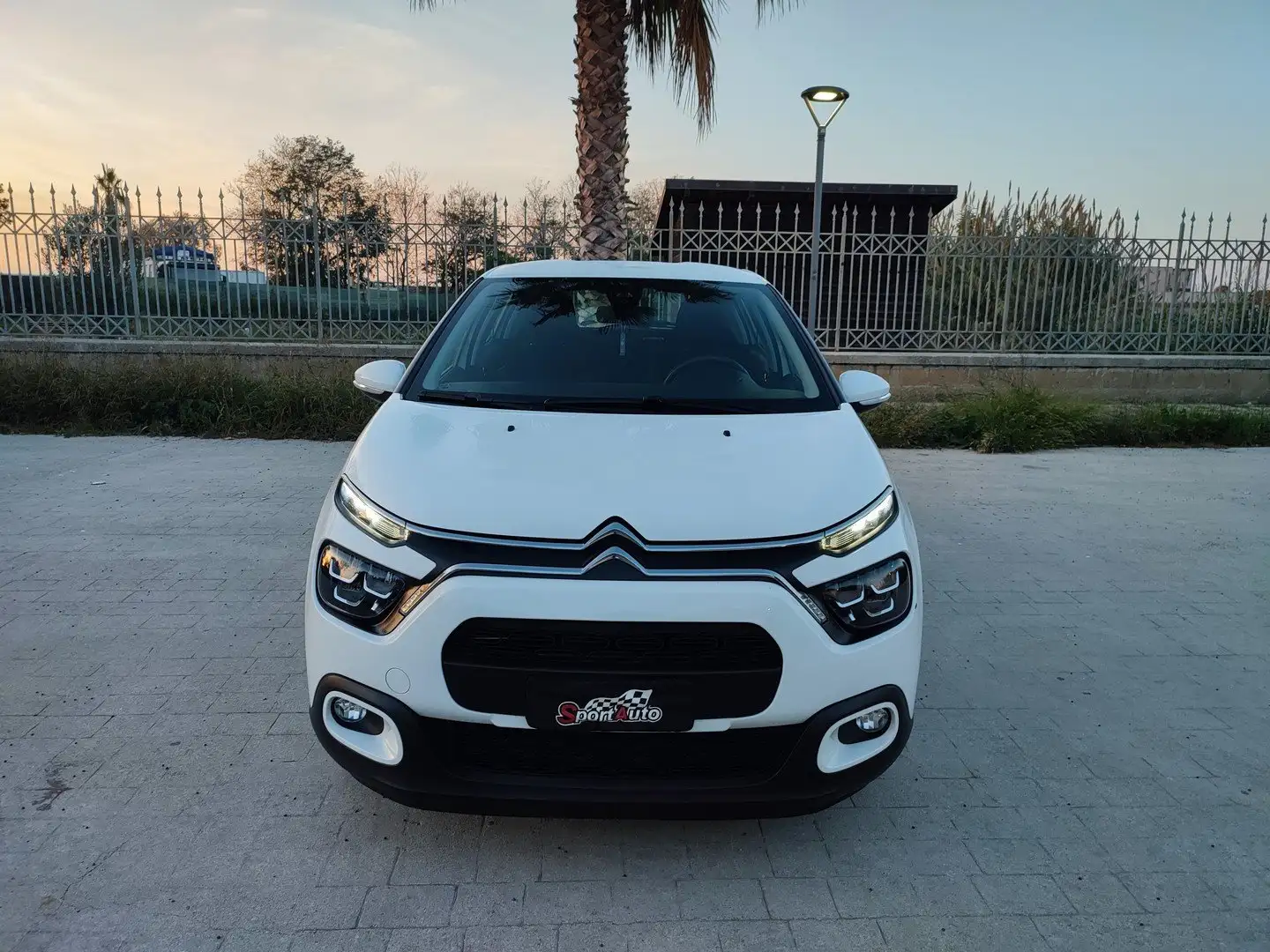 Citroen C3 YOU 1.2 BENZINA 85 CV S&S CLIMA KM CERTIFICATI Bianco - 2