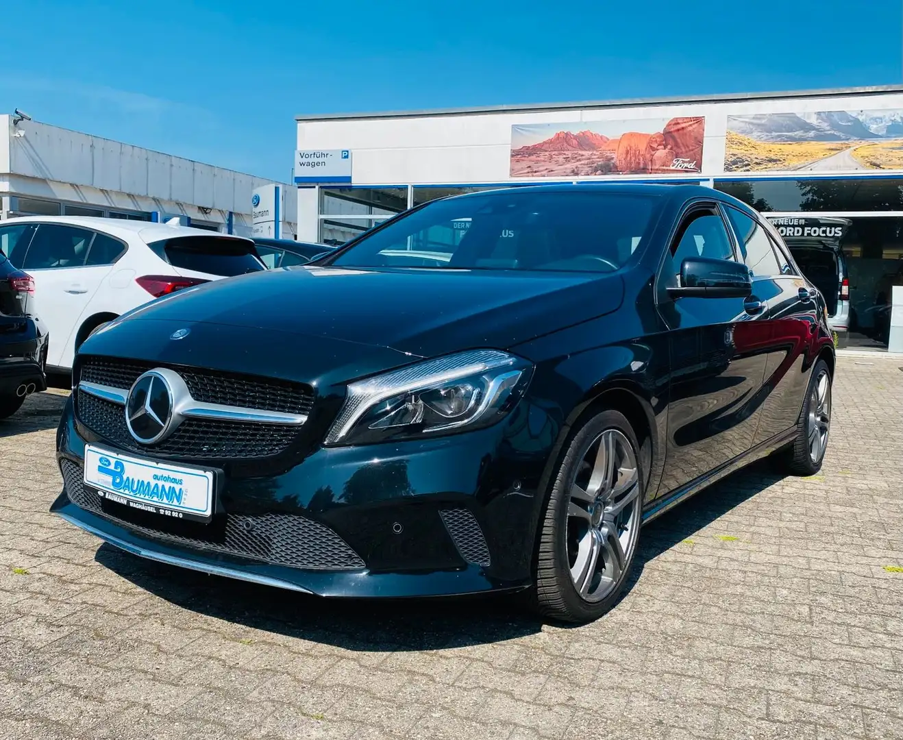 Mercedes-Benz A 200 BlueEfficiency*Automatik*Pano*Navi*LED* Schwarz - 1