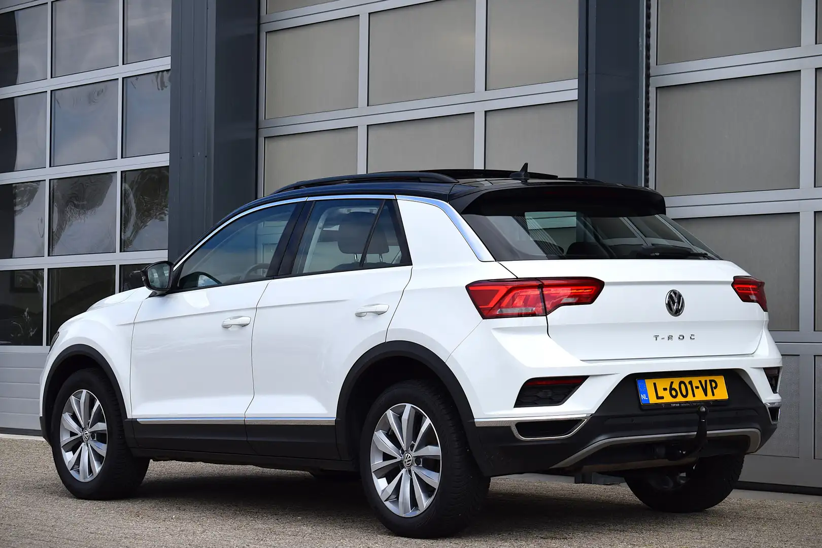 Volkswagen T-Roc 1.5 TSI Sport Business R Panodak | Virtual cockpit Wit - 2