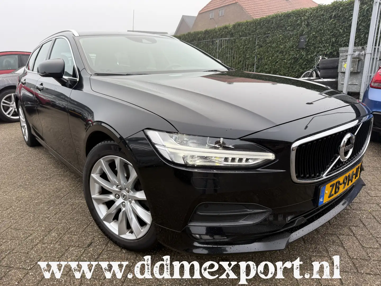 Volvo V90 2.0 T4 Momentum XENON/LEDER/NAVI/CLIMA B Zwart - 1