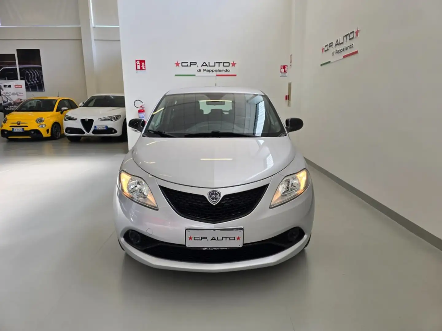 Lancia Ypsilon 1.2 69 CV 5 porte Gold Grigio - 2