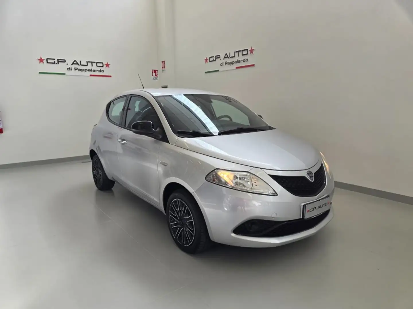 Lancia Ypsilon 1.2 69 CV 5 porte Gold Grigio - 1