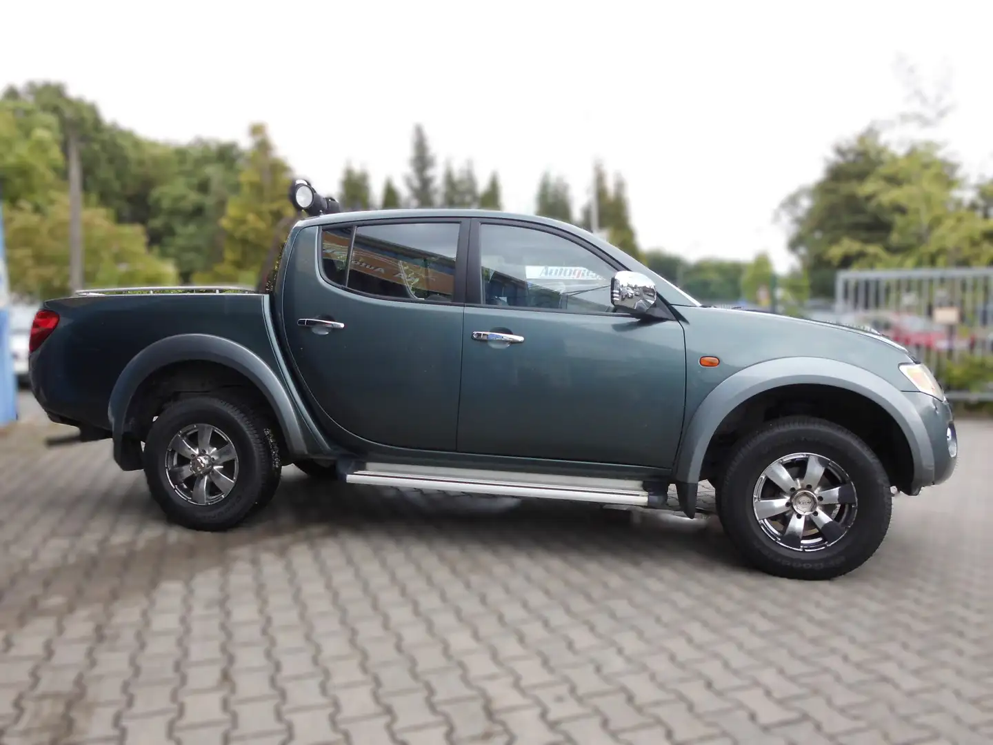 Mitsubishi L200 Intense Doppelkabine 4WD Grün - 2