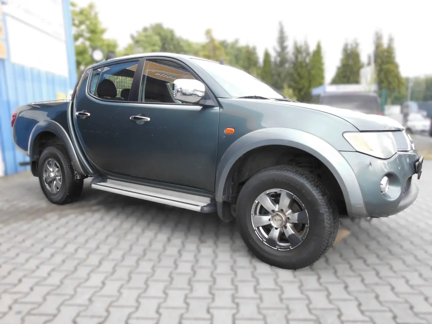 Mitsubishi L200 Intense Doppelkabine 4WD Grün - 1