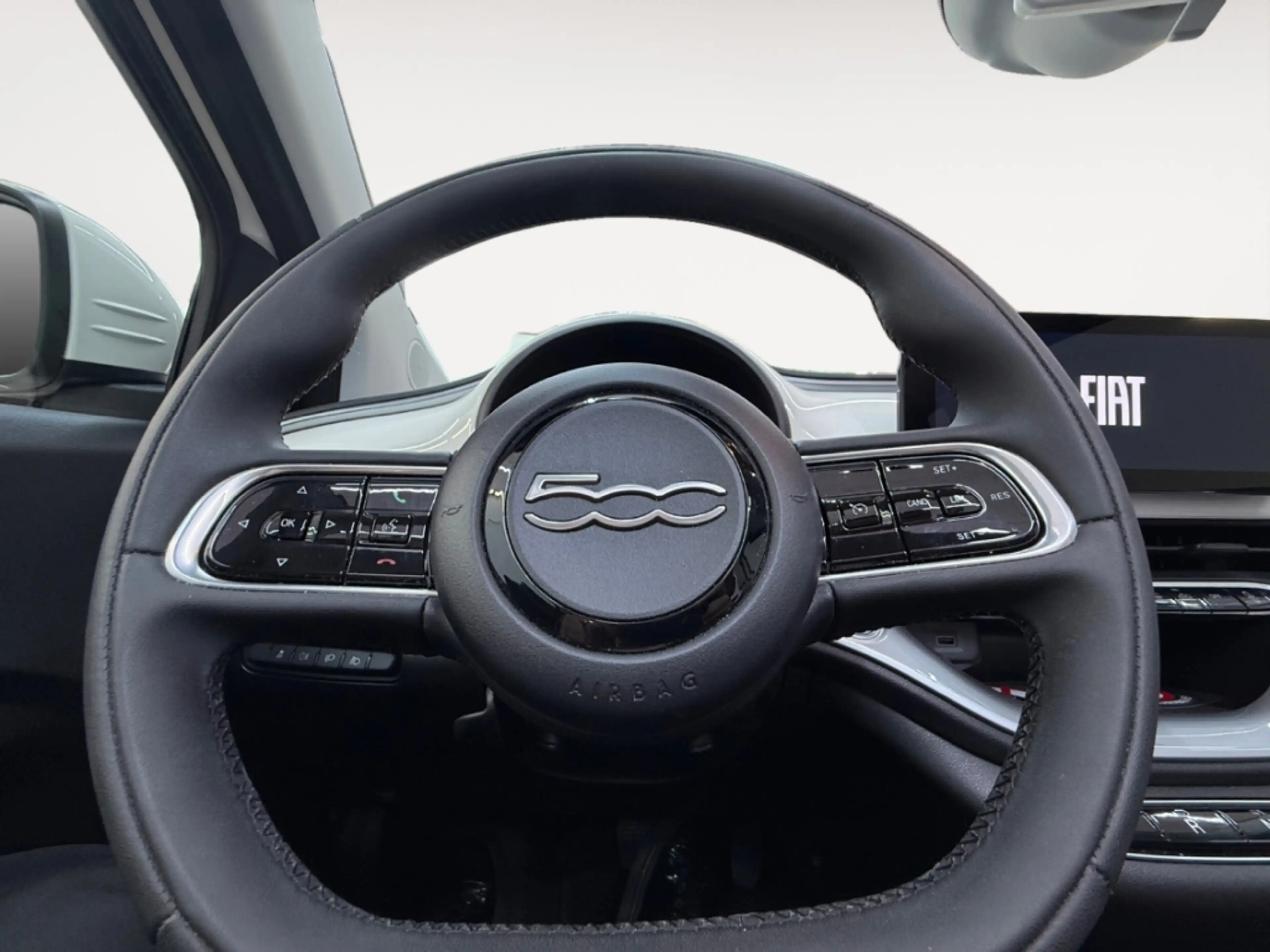 Fiat 500e Icon B-ZERT NAV DIG-DISPLAY KAMERA SITZ.HZG TEMPOM — photo 14