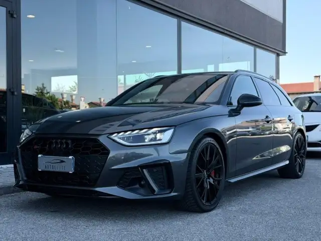 Audi S4 Avant TDI 347cv Black Edition sport attitude