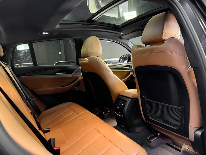 BMW X4 xDrive 20i M Sport — photo 12