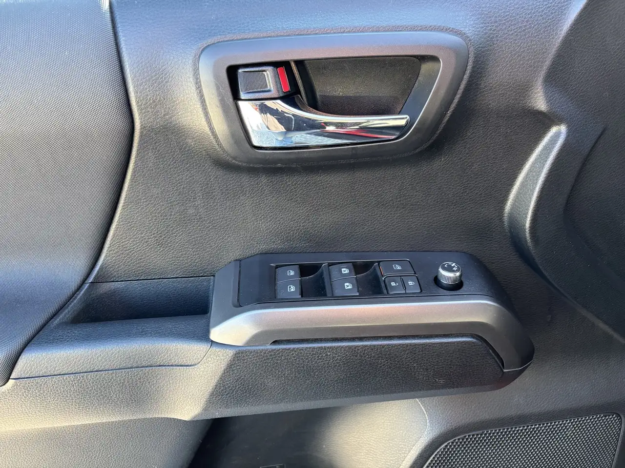 Toyota Tacoma снимка Toyota Tacoma