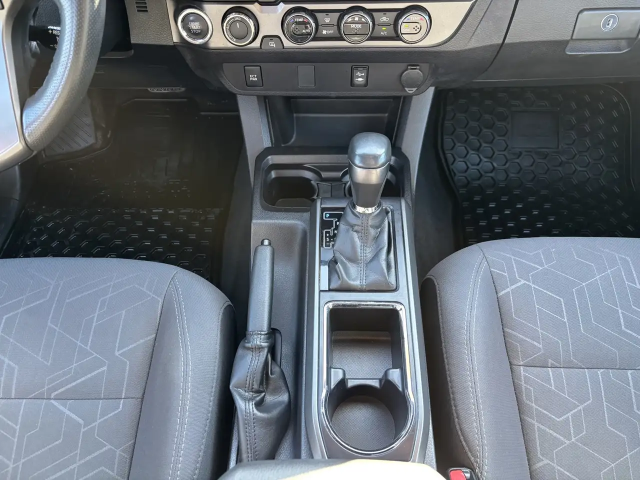 Toyota Tacoma снимка Toyota Tacoma