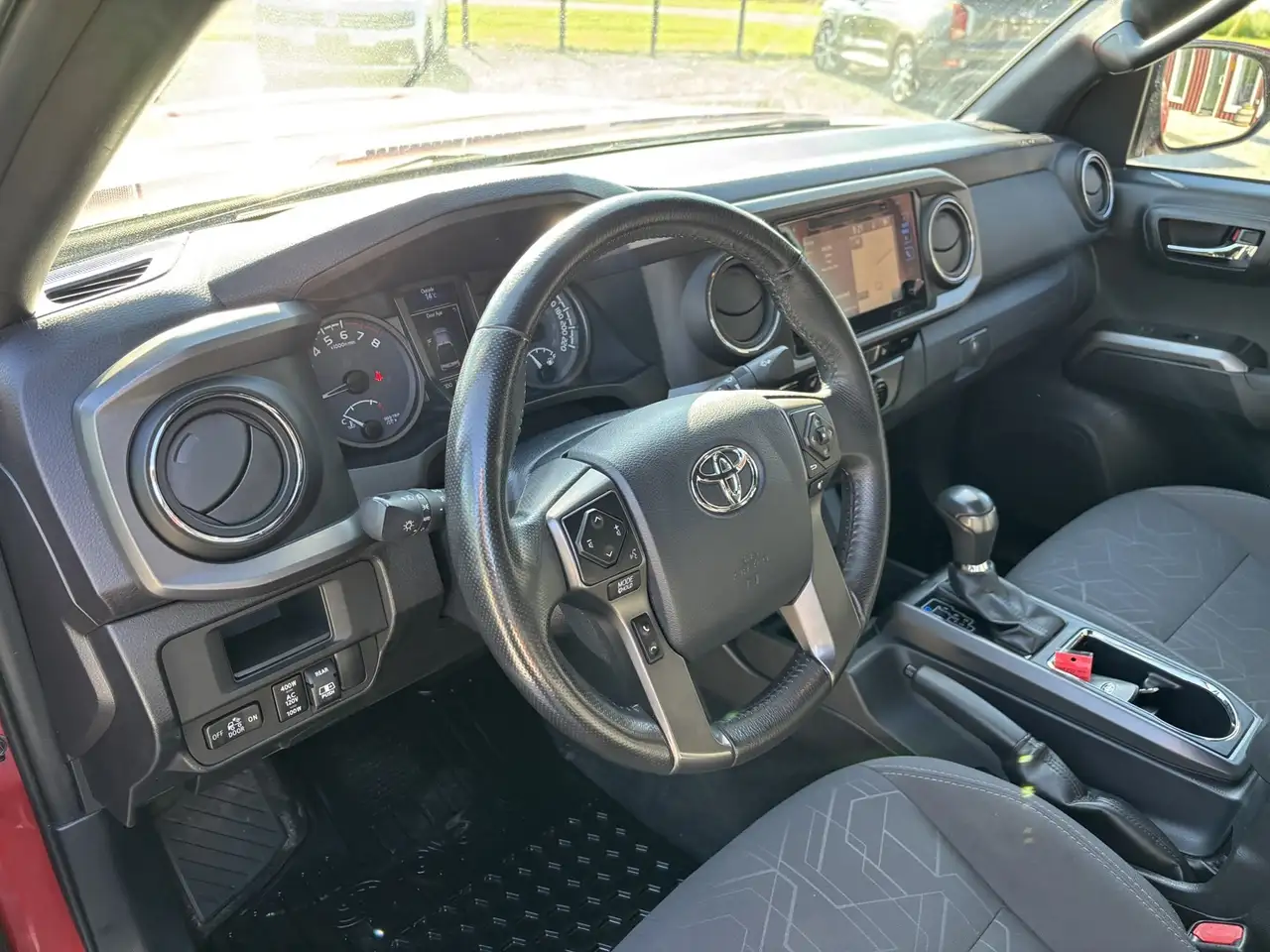 Toyota Tacoma снимка Toyota Tacoma
