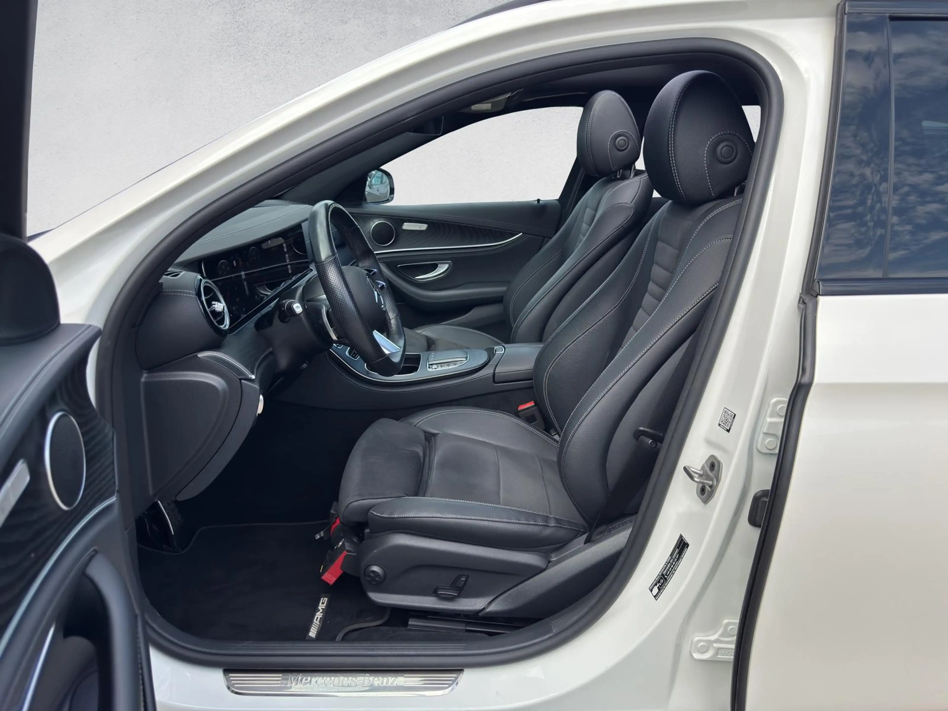 Mercedes-Benz E 400 E400d T 4Matic AMG Standhz Night Pano 360° — photo 11