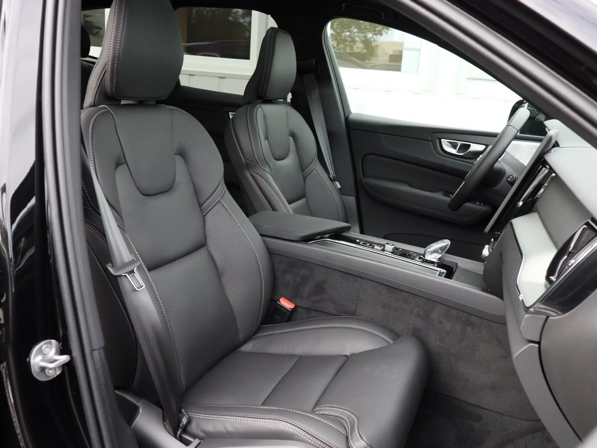 볼보 Volvo XC60 2026 검정 사진 6