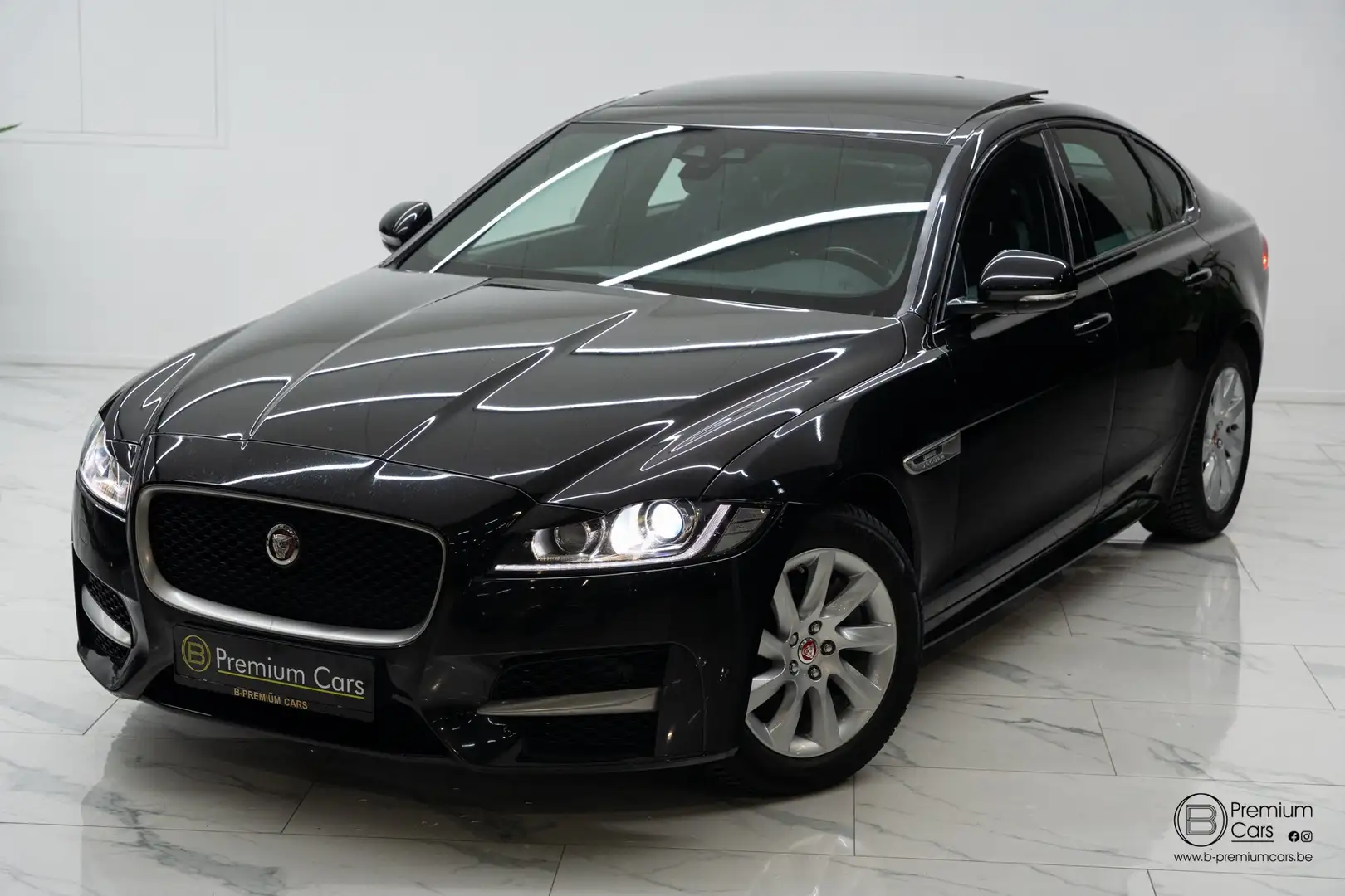 Jaguar XF E-Performance Aut. R-Sport! Alcantara, Pano, Top! Noir - 2