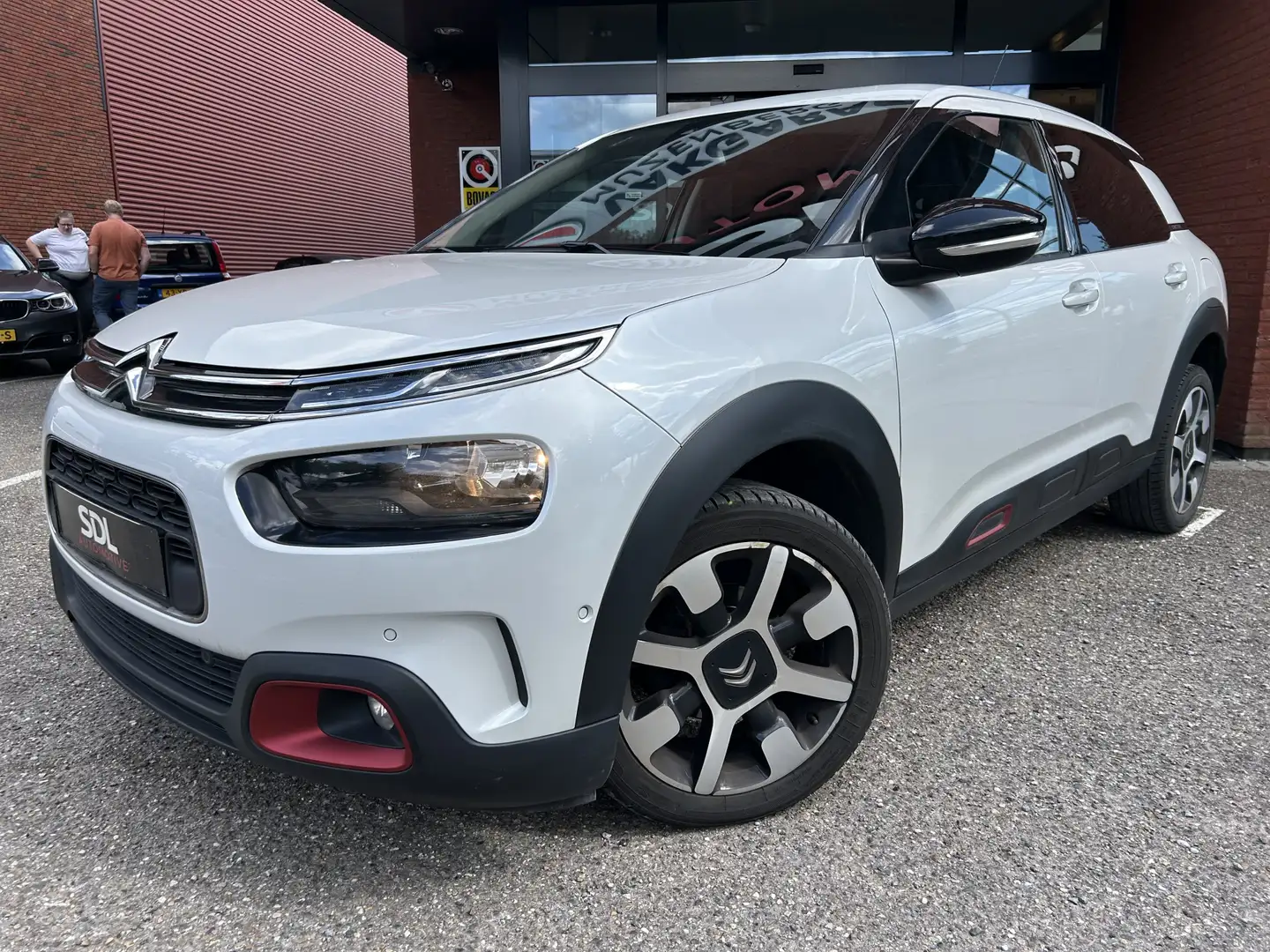 Citroen C4 Cactus 1.2 PureTech Shine // LED // NAVI + CARPLAY // CAM Wit - 2