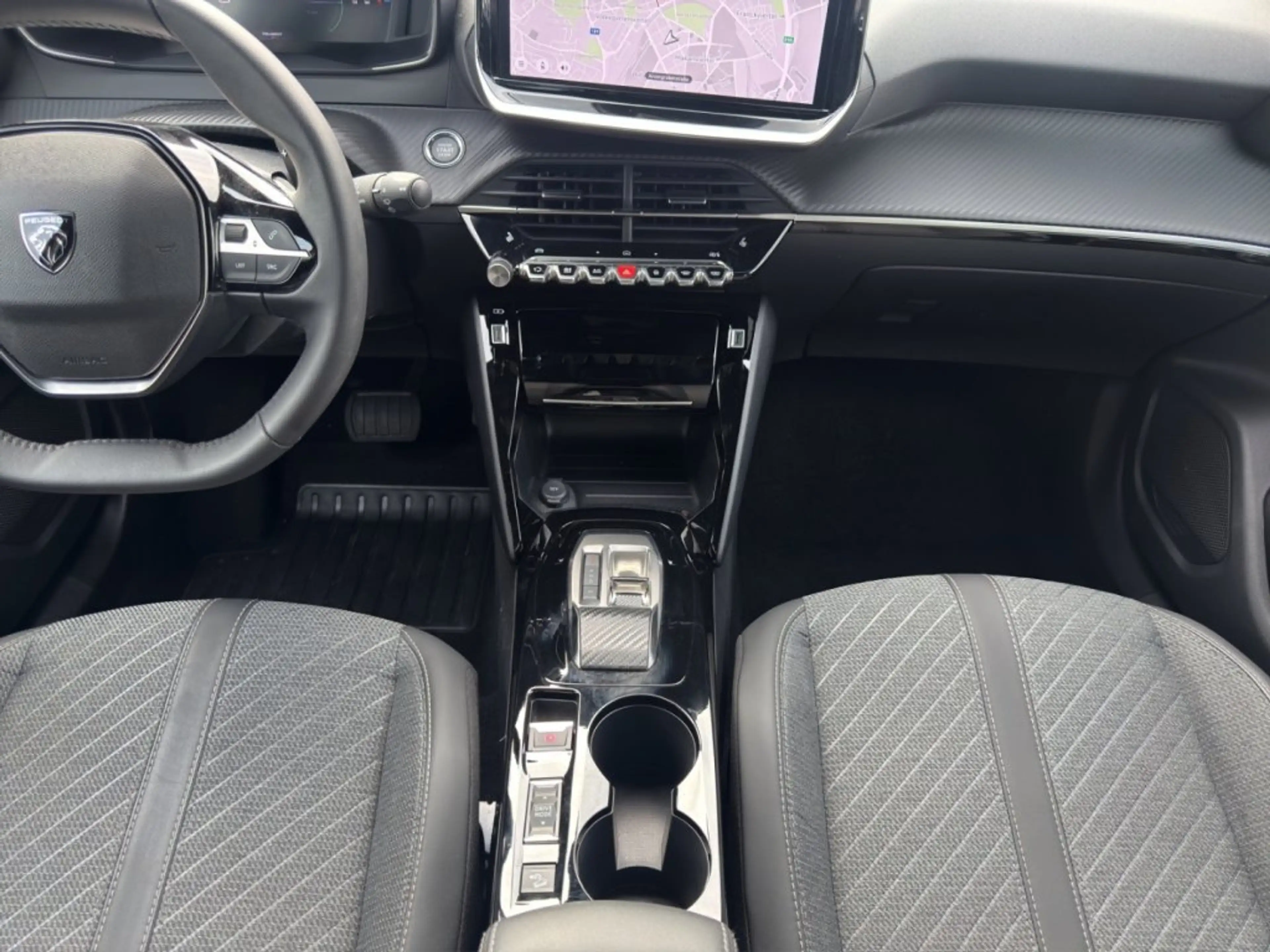 Peugeot 2008 ALLURE Hybrid 136 e-DCS6 — photo 10