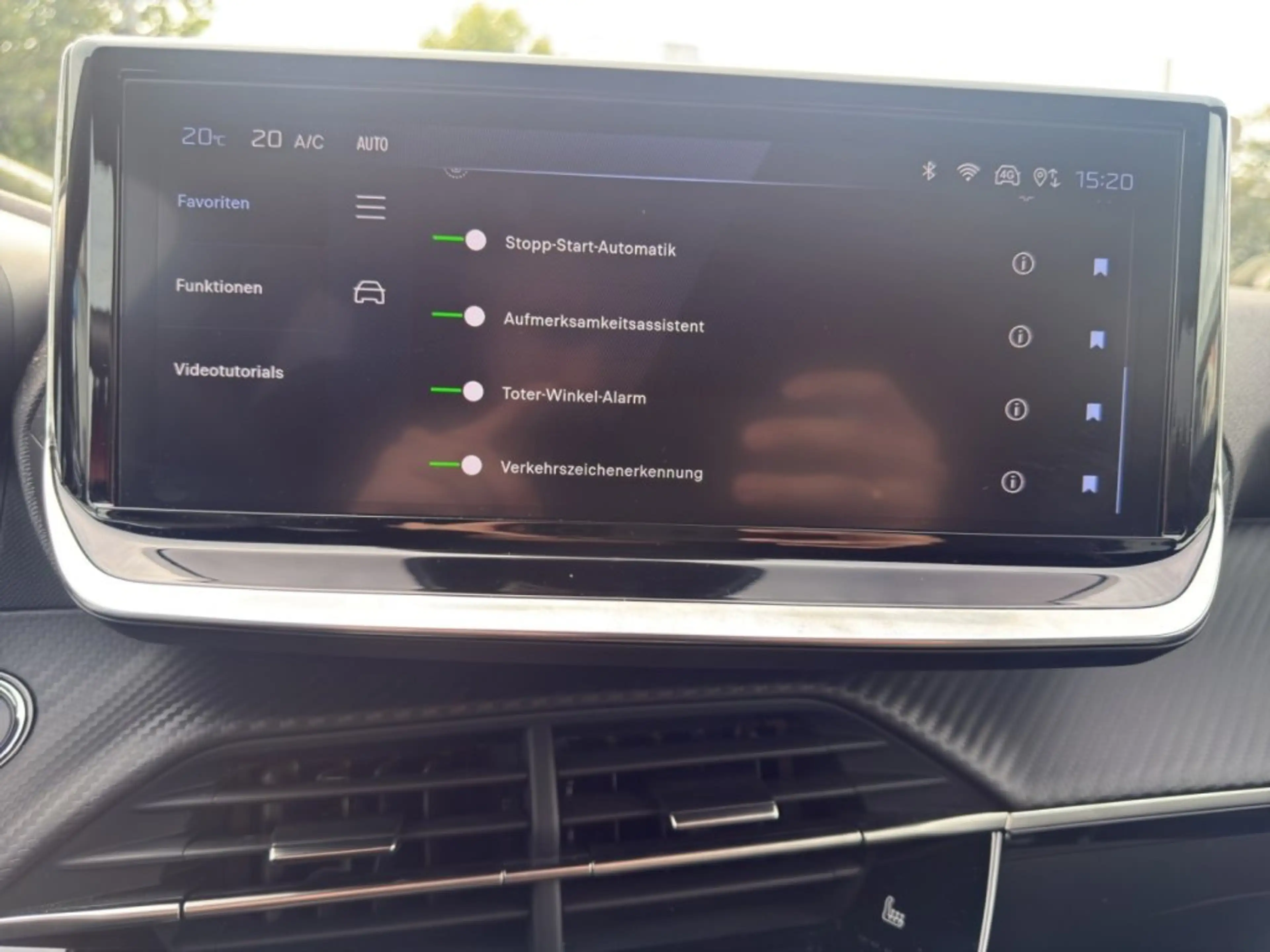 Peugeot 2008 ALLURE Hybrid 136 e-DCS6 — photo 12