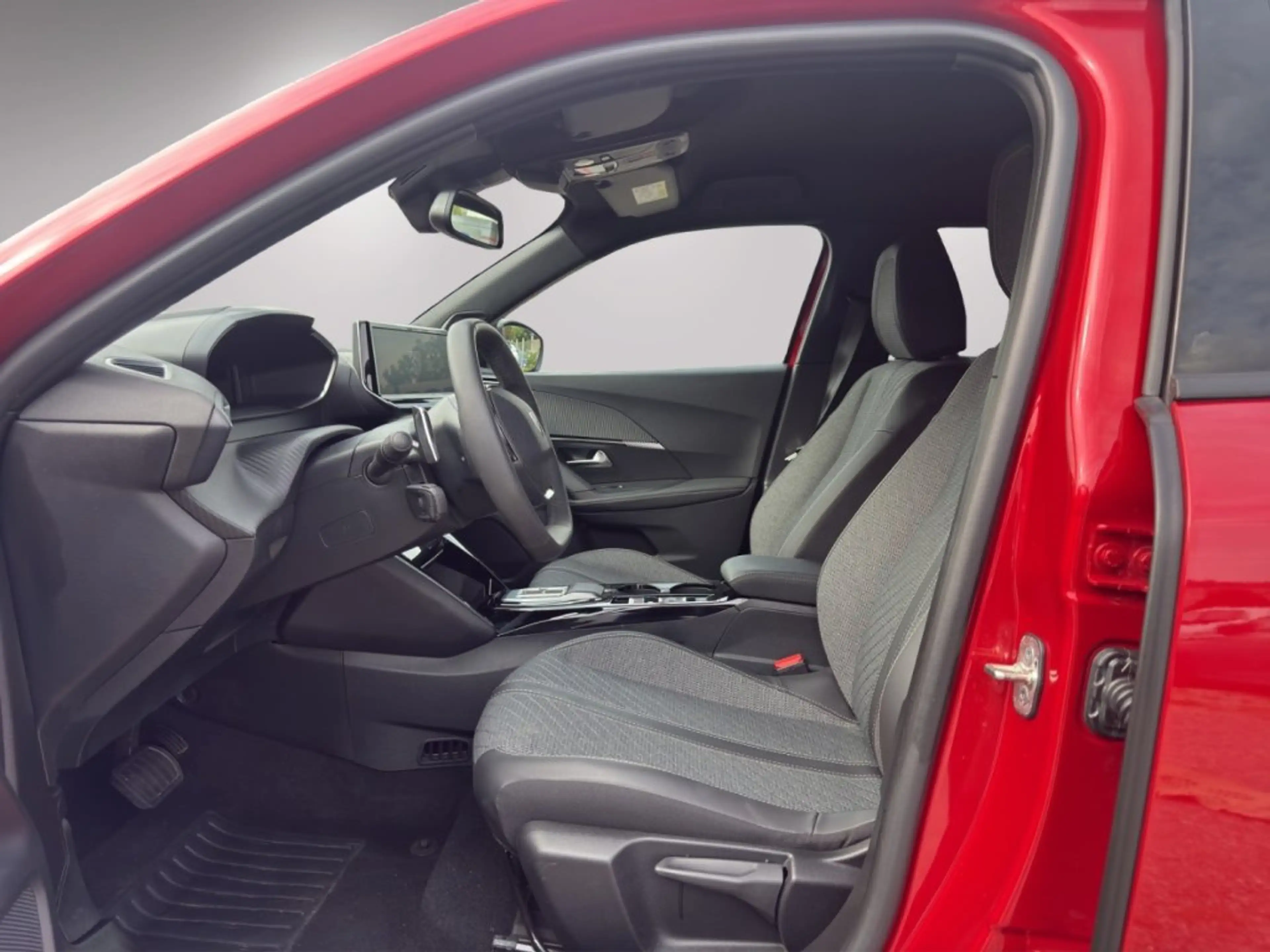 Peugeot 2008 ALLURE Hybrid 136 e-DCS6 — photo 7