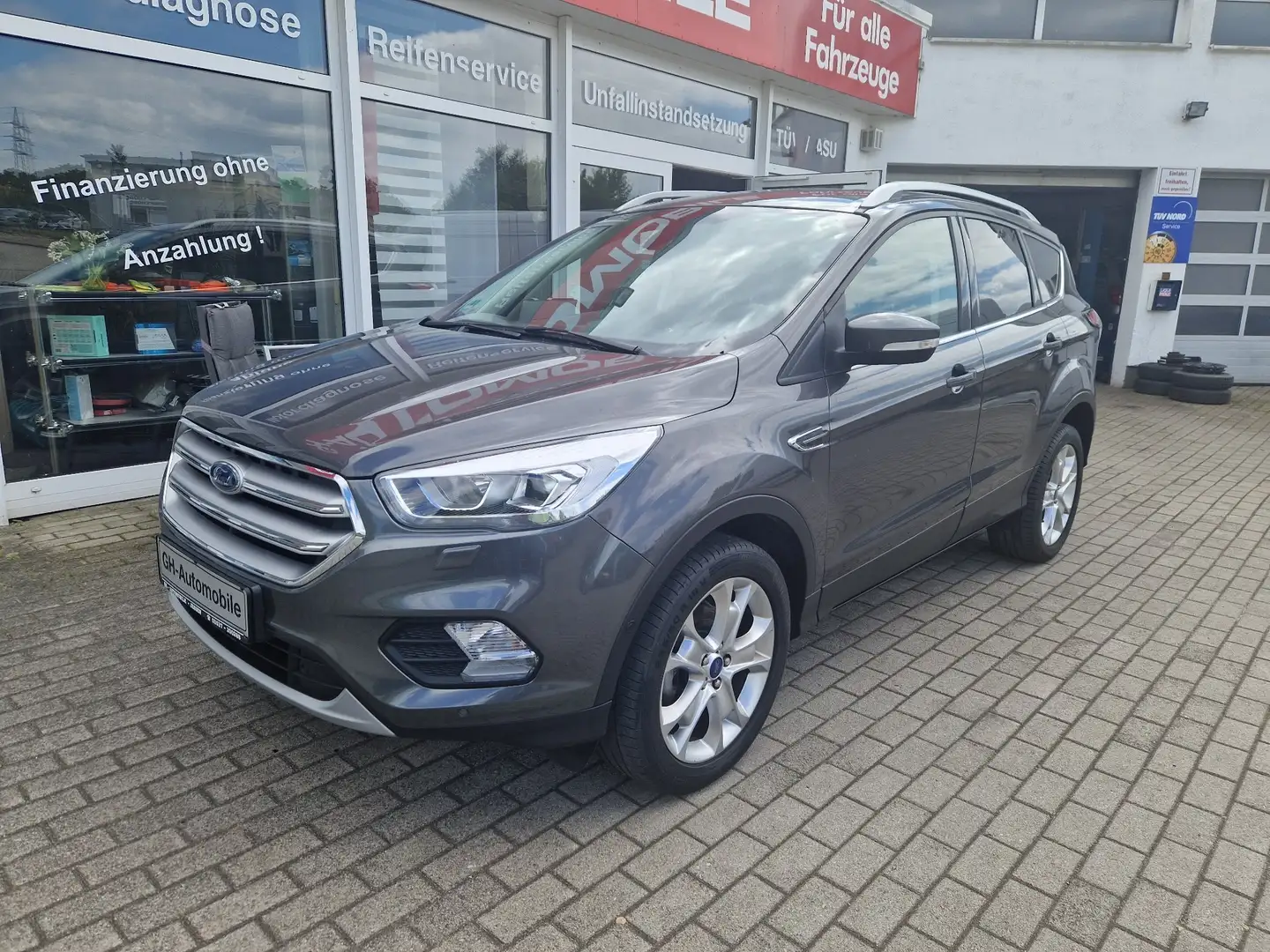 Ford Kuga 1.5 EcoBo-Navi+ab. AHK+Multi-lenkrad+Li./Regen+Tem Gris - 1