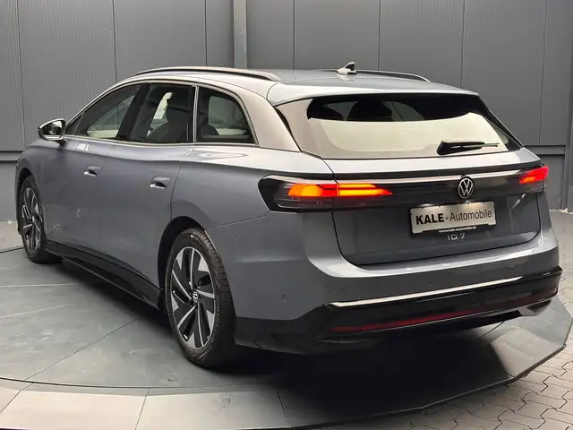 Volkswagen ID.7 view 3