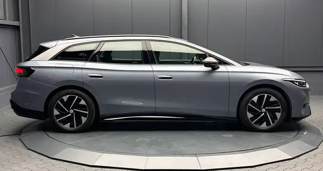Volkswagen ID.7 view 6