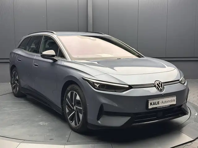 Volkswagen ID.7 view 7