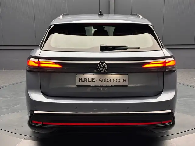 Volkswagen ID.7 view 4
