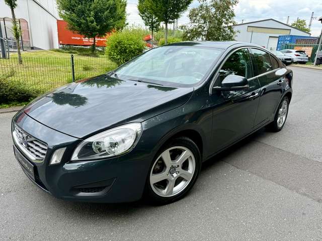 Imagine Volvo S60 Momentum*AllwetterReifen*Erst111TKM*Tüv Neu!!