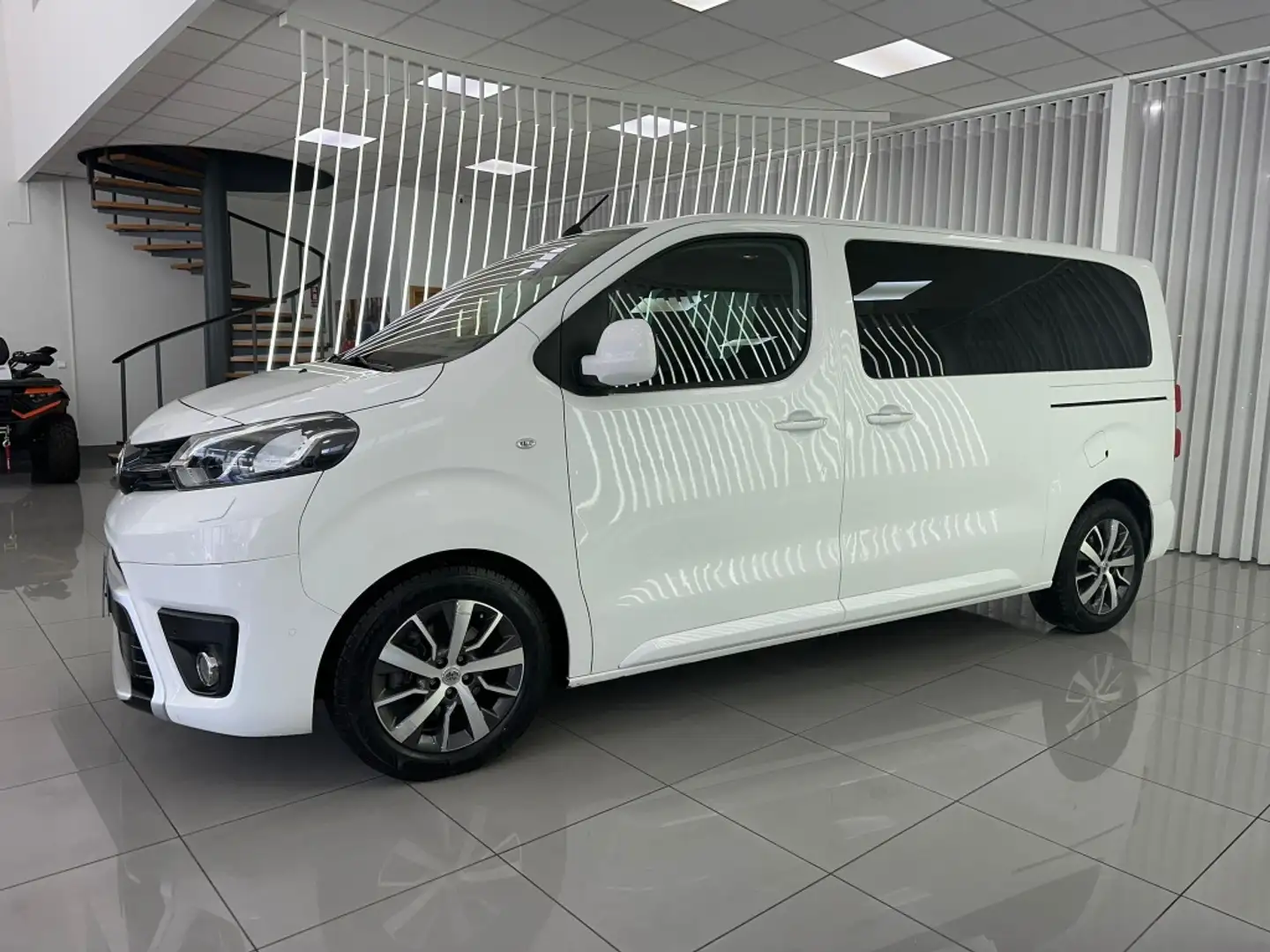 Toyota Proace Family L2 2.0D 8pl. Advance Aut. 140 Alb - 2