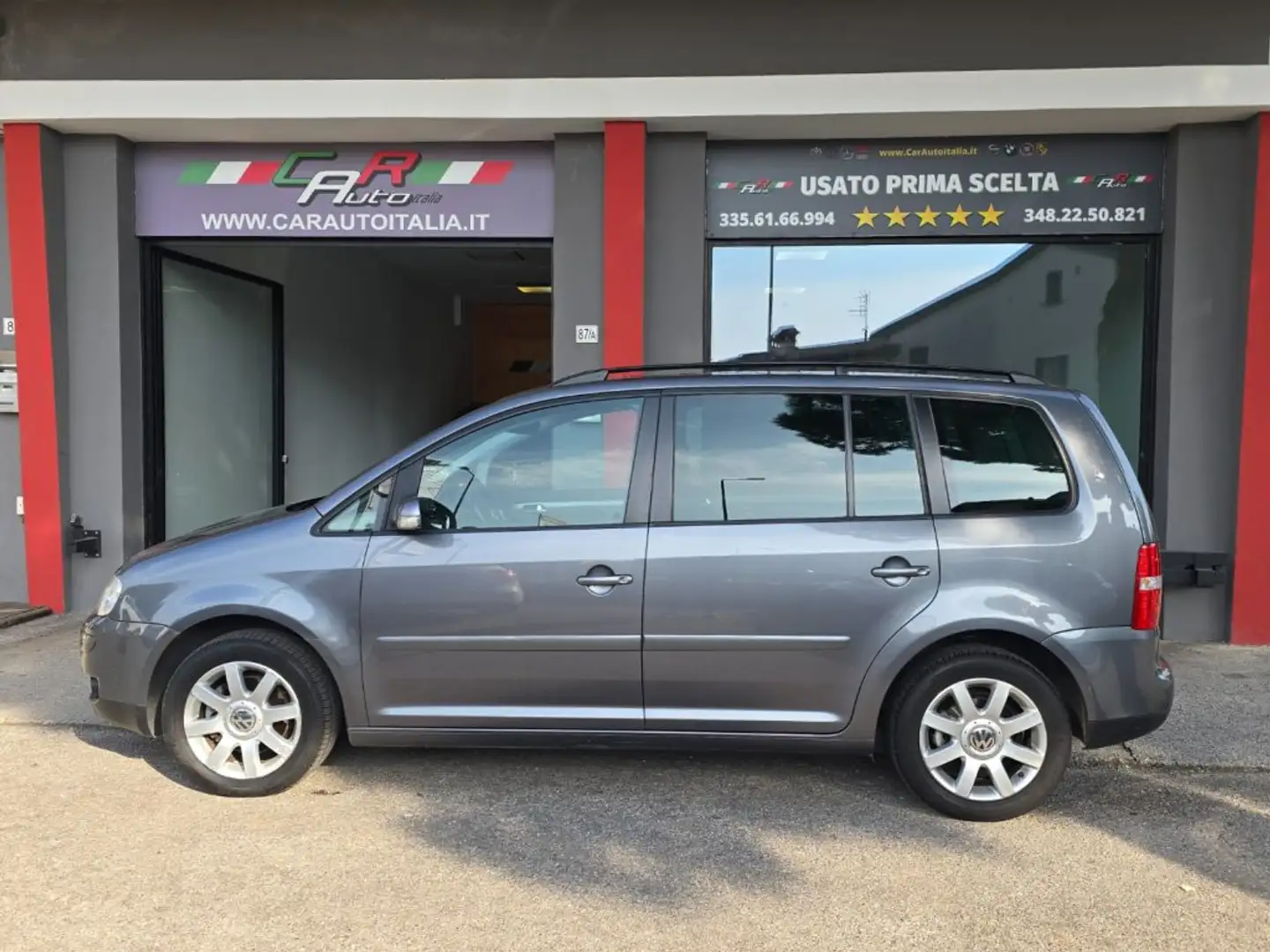 Volkswagen Touran 2.0 TDI Van Autocarro 5 Posti Tagliandata Regolarm Grey - 2