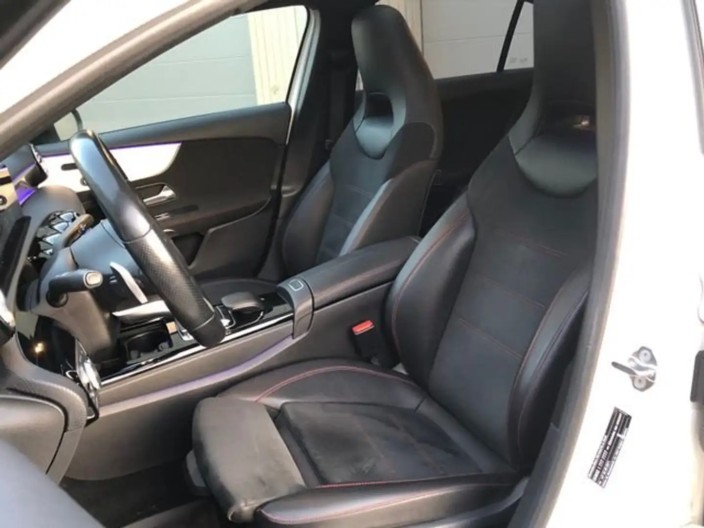 Mercedes-Benz CLA 200 Wit - 1