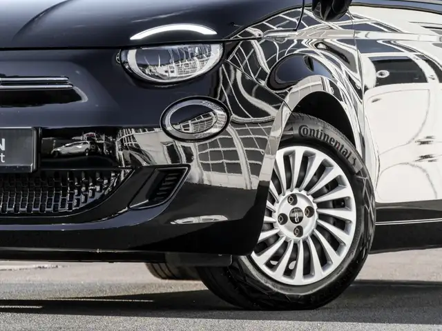 Fiat 500e view 5