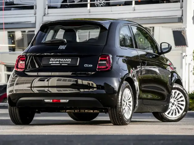 Fiat 500e view 2