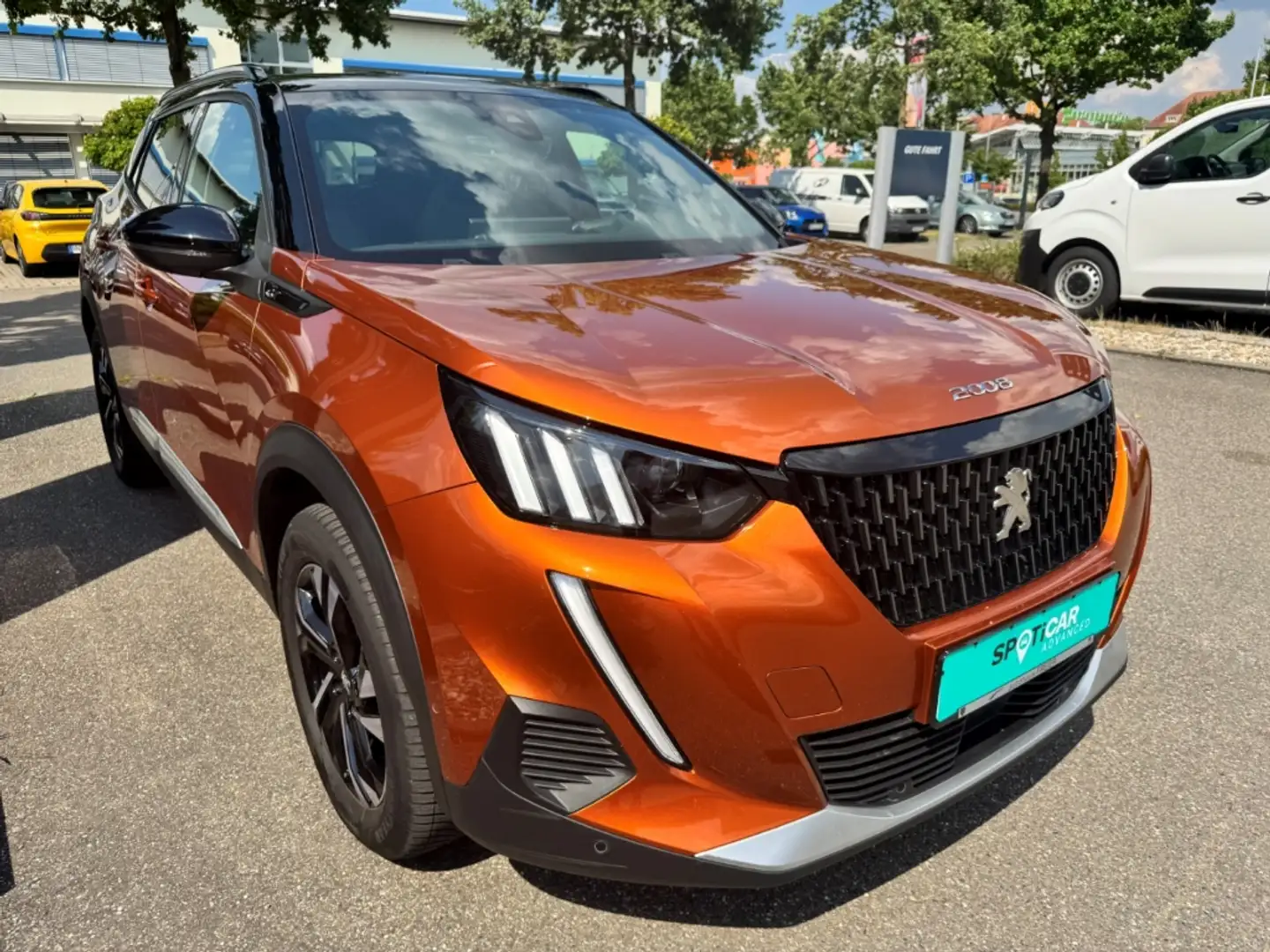 Peugeot 2008 GT 1.5 BlueHDi 130 EU6d El. Panodach Navi LED ACC Orange - 1