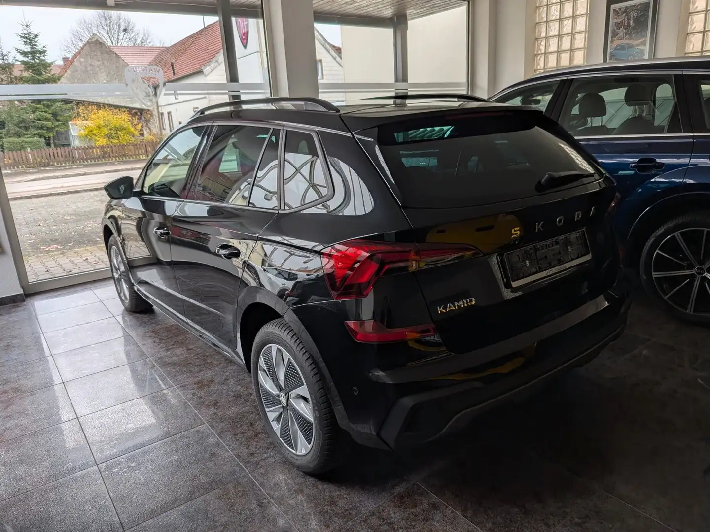 Skoda Kamiq 1.5 TSI DSG Selection*Gigantische Ausstatt Schwarz - 2