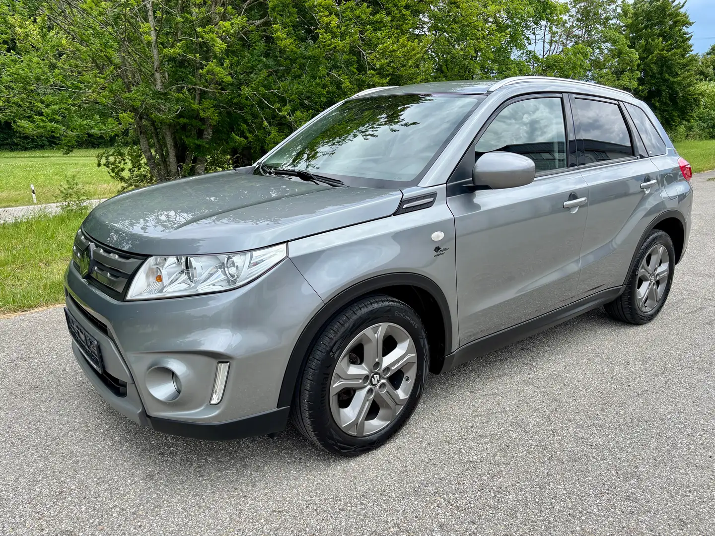 Suzuki Vitara 1.6 Comfort 4x4 Kamera AHK ACC ALU Klimaautomatik Grau - 1