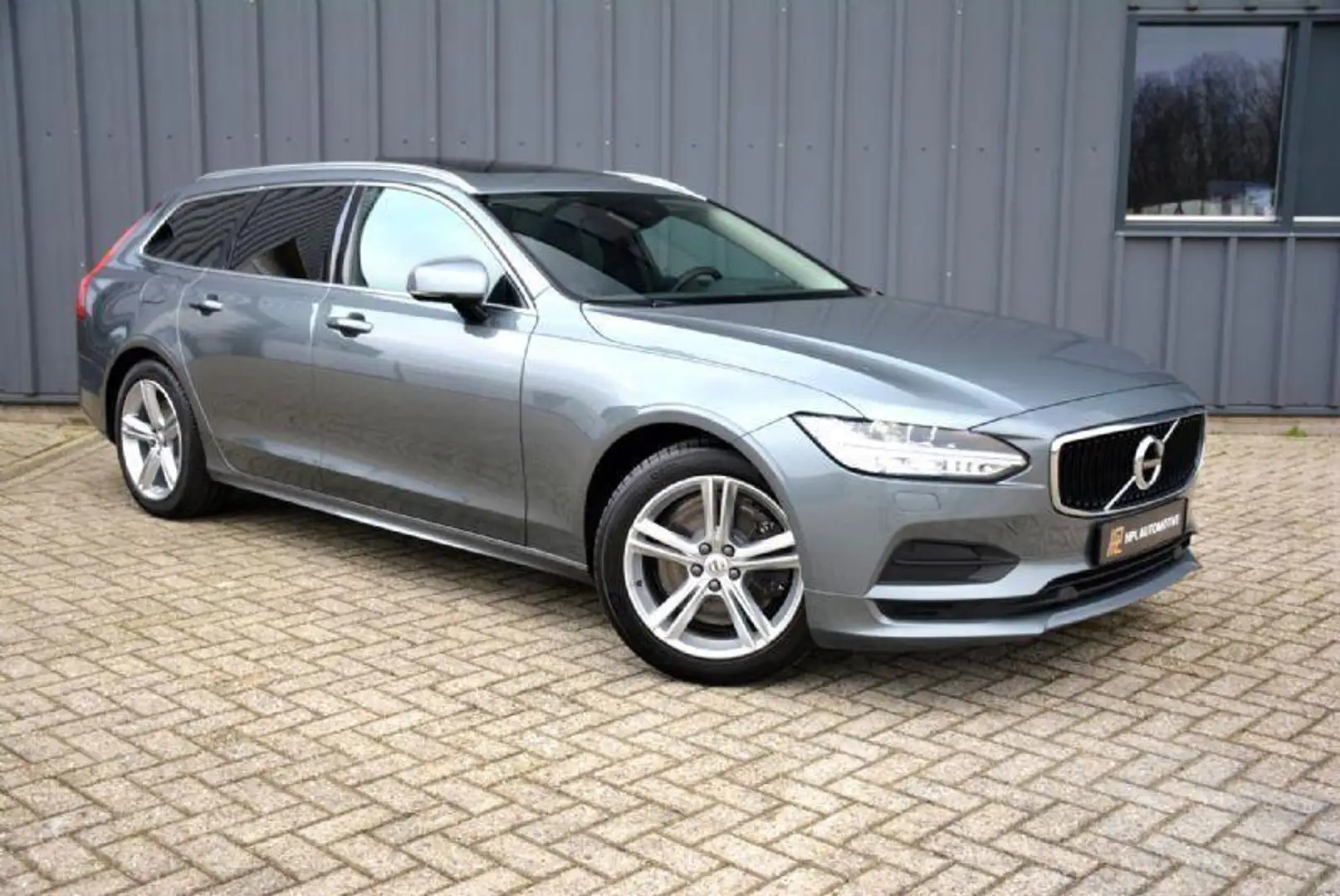 Volvo V90 2.0 / T5 250pk / Automaat / Leer / Navi / Pano / A Grijs - 2