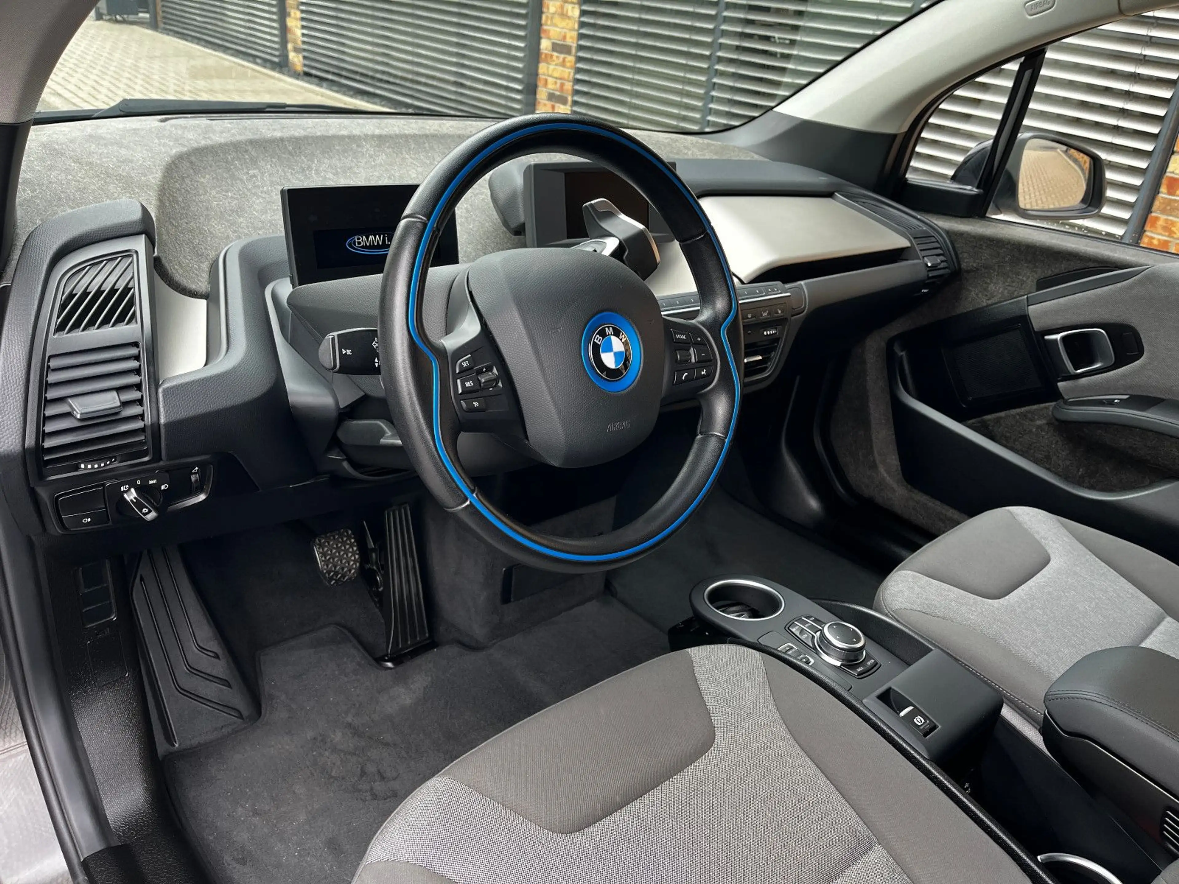 BMW i3 120 Navi LED WP 19"schwarz Comfort DAB — photo 12