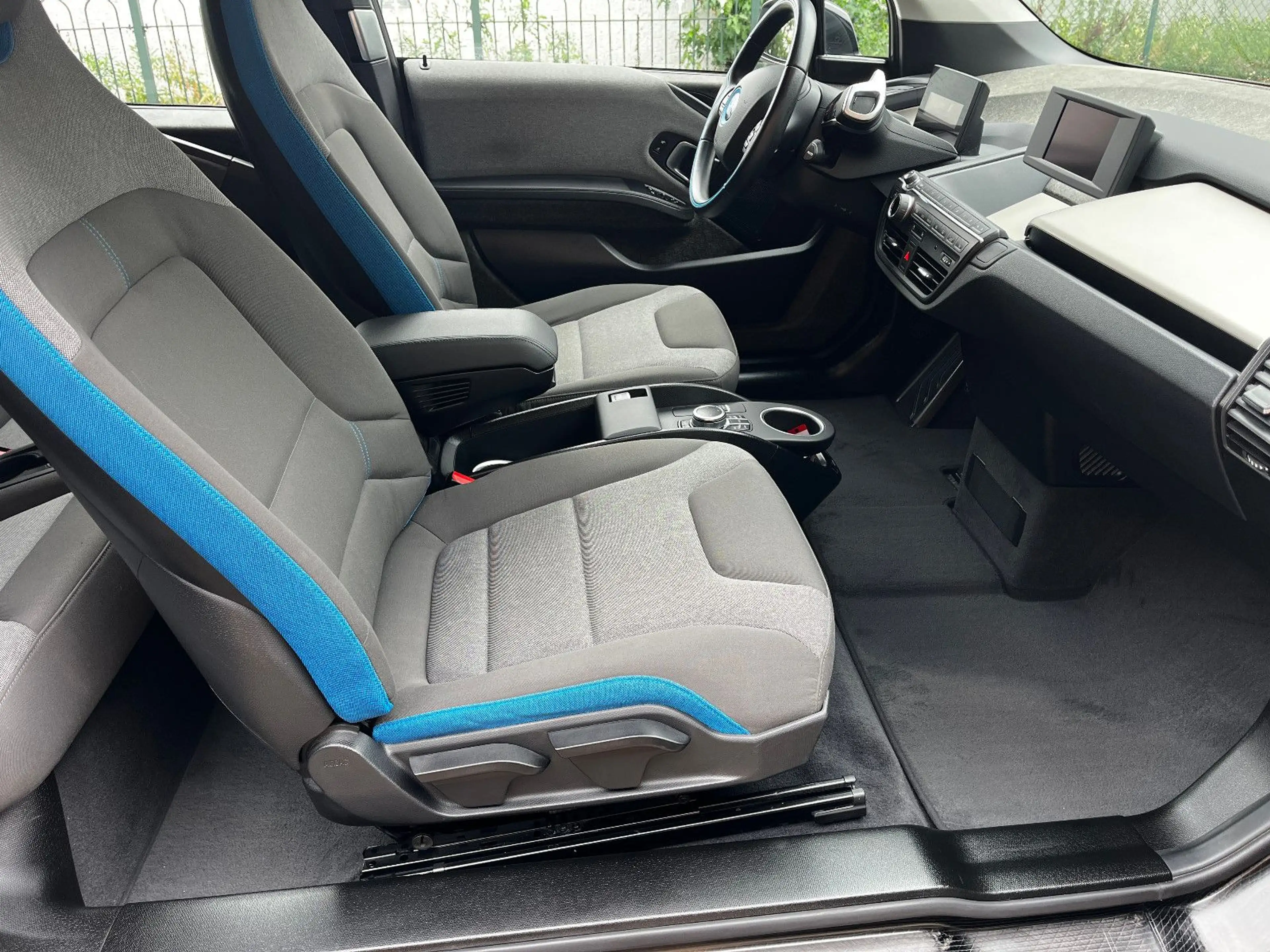 BMW i3 120 Navi LED WP 19"schwarz Comfort DAB — photo 15