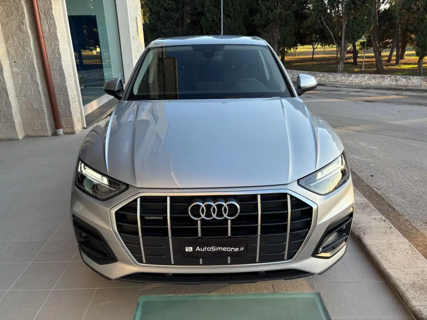 Audi Q5 SPB SPORTBACK 40 TDI quattro S tronic Business Ad Gris - 2