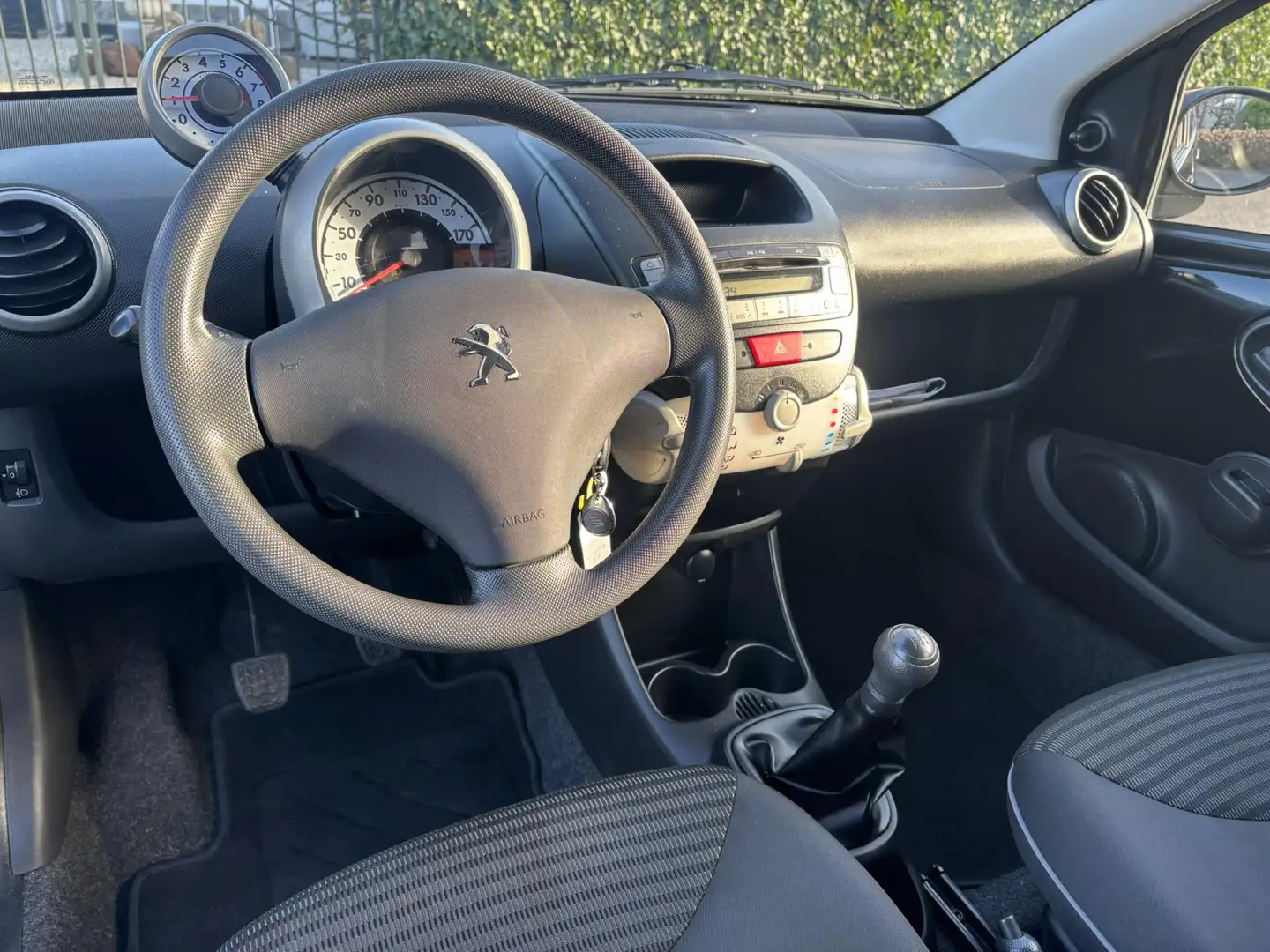 Peugeot 107 1.0 Active | Airco | Negro - 2