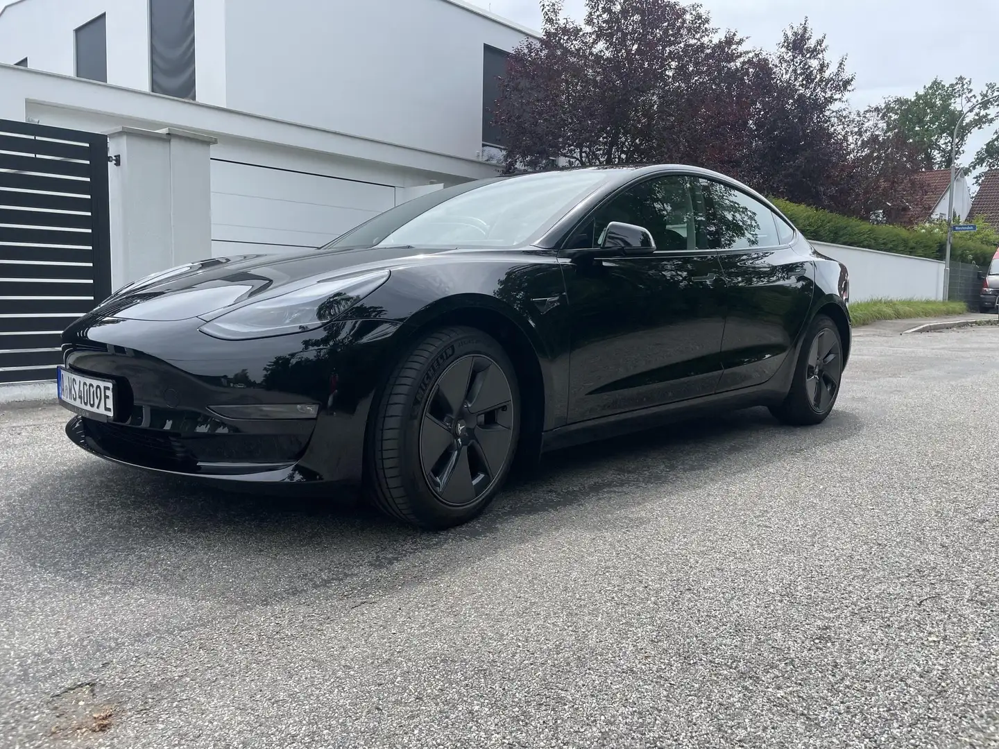 Tesla Model 3 Long Range AWD 366kW/498PS Schwarz - 2