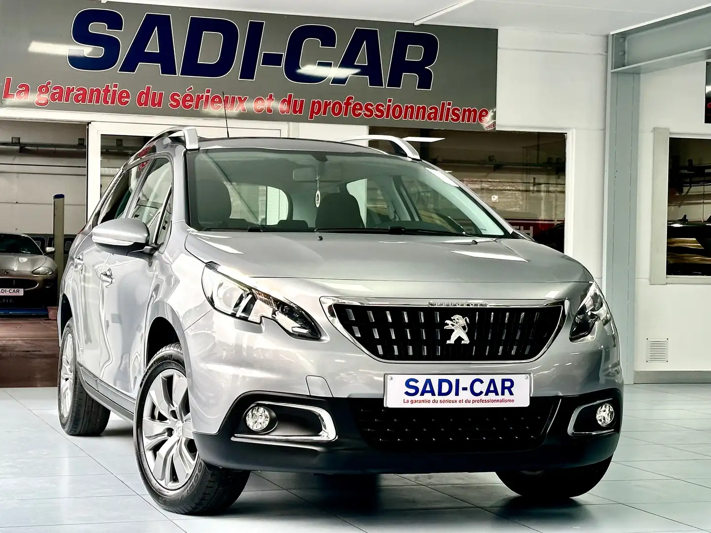 Peugeot 2008 SW - 1.6 BlueHDi 75cv - ALLURE Gris - 1